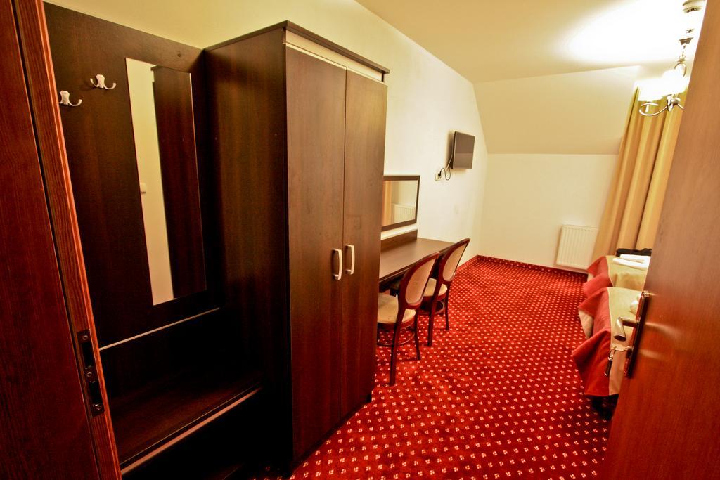 Hotel Milord Pułtusk Kültér fotó