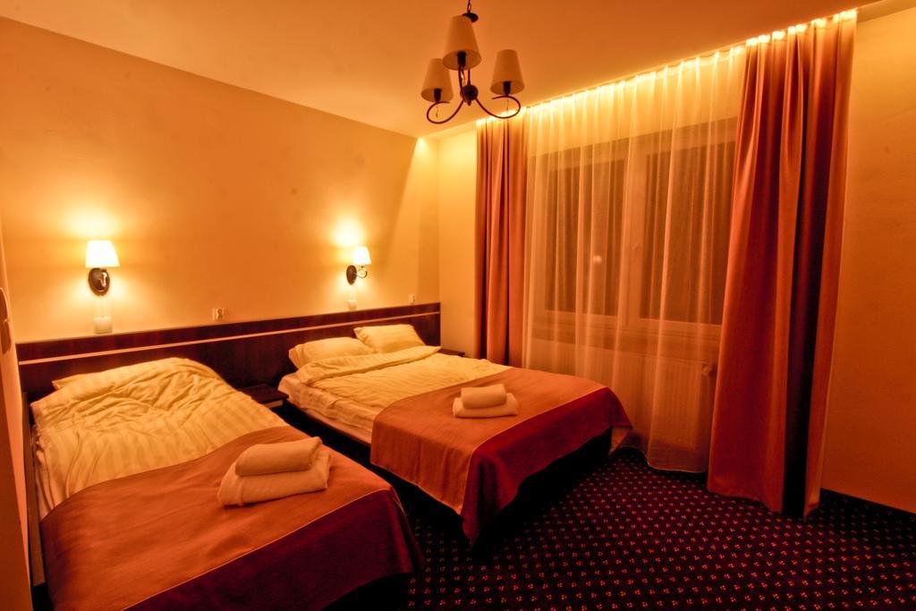 Hotel Milord Pułtusk Kültér fotó