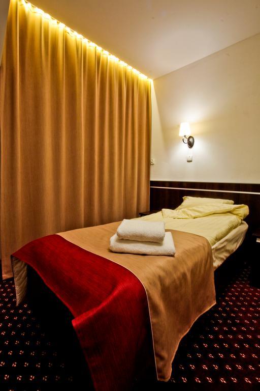 Hotel Milord Pułtusk Kültér fotó